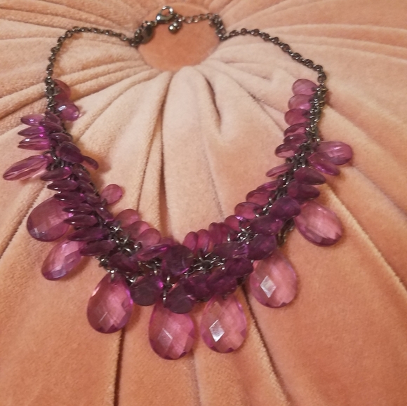 Fancy fuchsia necklace by AEO - Picture 1 of 5